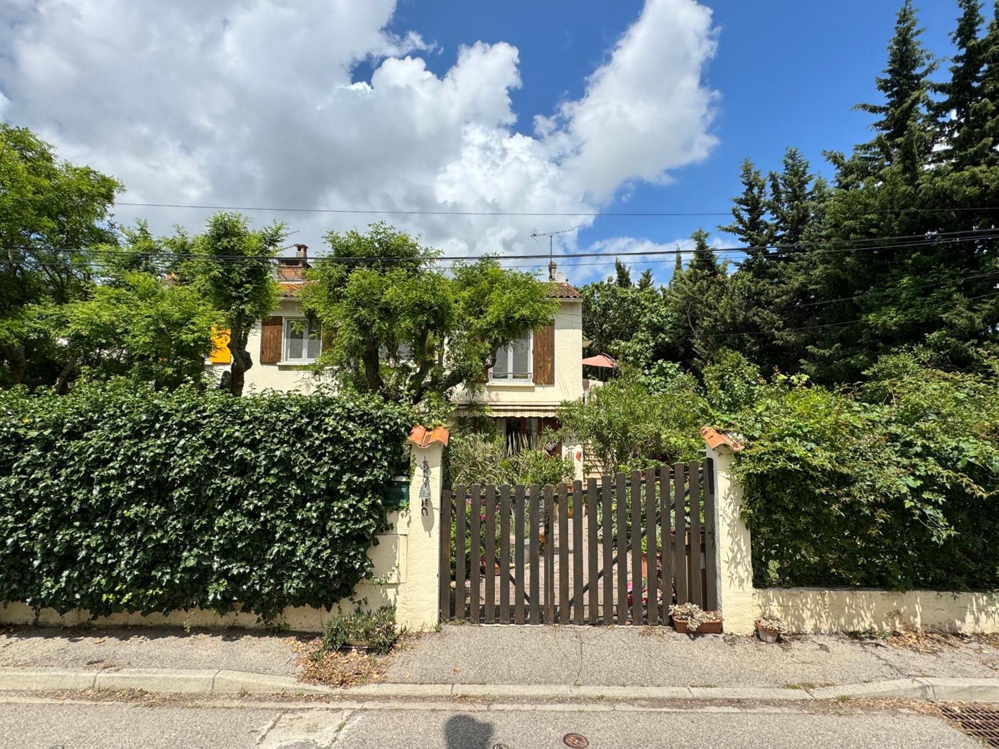 En Ville Avec Un Air De Campagne Arlés Exterior foto